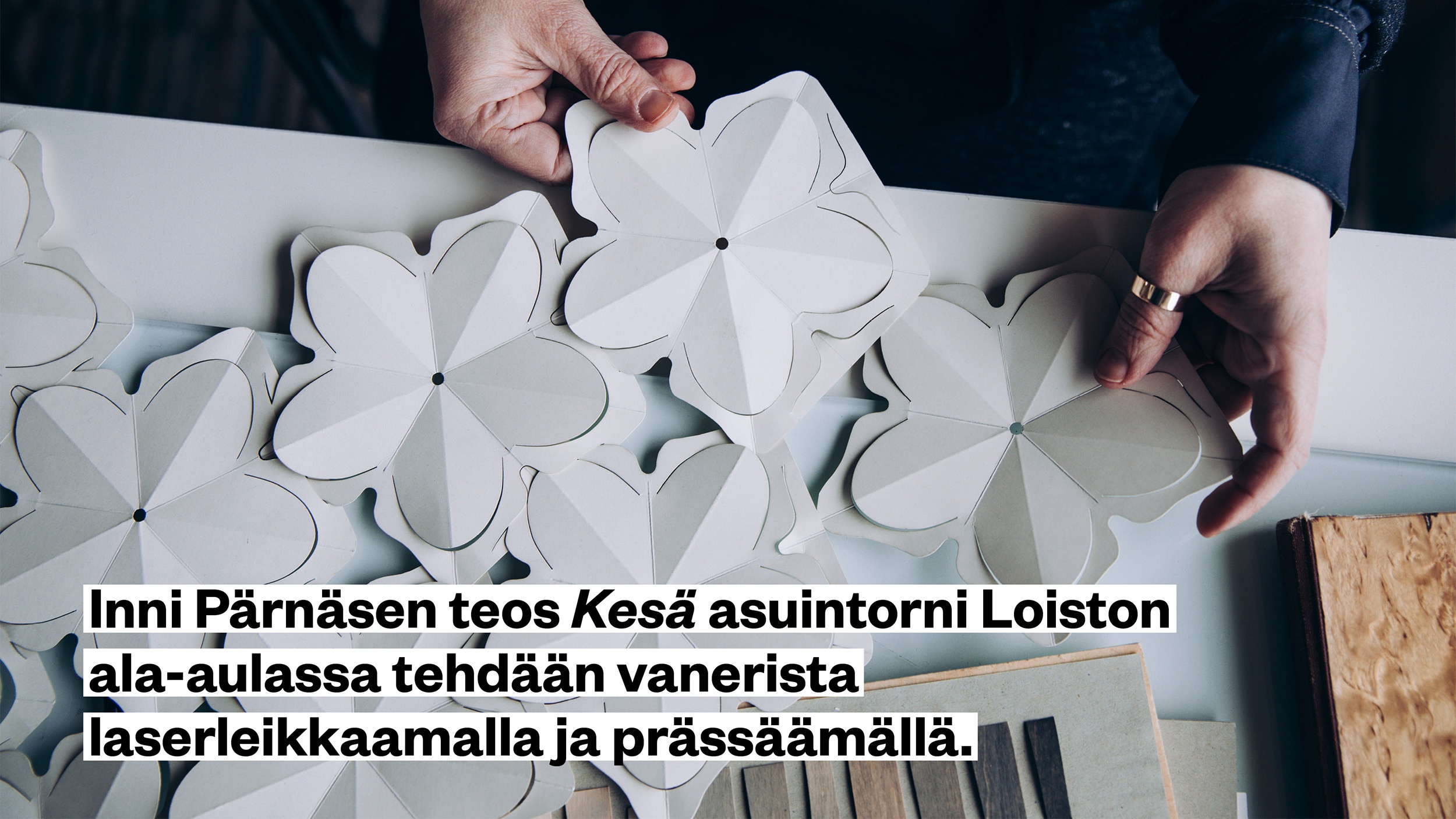 Kesä-taideteos asuintorni Loiston ala-aulassa